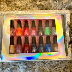 Wet N Wild 14-piece Nail Polish Set Glam Wonderland Colorican NEW w/ Box